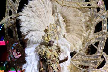 El diseñador teldense Nauzet Afonso vuela con éxito en el Carnaval capitalino (Foto TA)